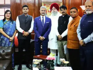 33 देशों की यात्रा करके भारत पहुचे डेलीगेशन। ऑपरेशन सिन्दूर को लेकर विदेश गए सासंद आज PM मोदी से मिलेंगे 